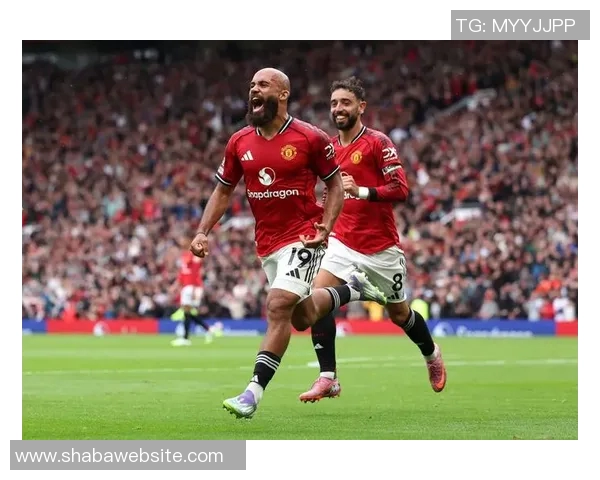 B费庆祝曼联生涯300场里程碑分享精彩瞬间与球迷共庆荣耀时刻 B费庆祝曼联生涯300场里程碑分享精彩瞬间与球迷共庆荣耀时刻