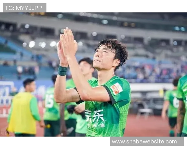 国安队李磊因右大腿肌肉拉伤预计缺阵四周球队面临人员紧张局面