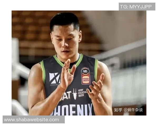 锡安赤膊上身展现惊人天赋NBL社媒热议他的强壮体魄与运动能力